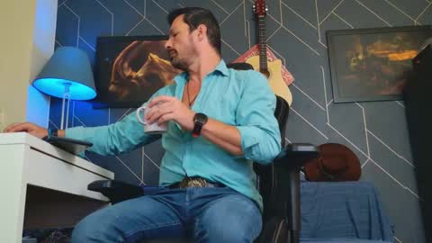 Aaron online show from October 2025 08:33:01 AM