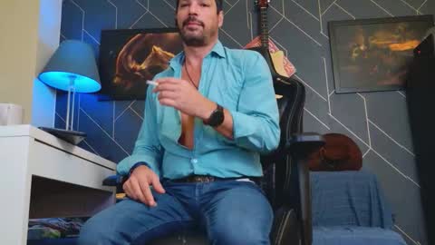 Aaron online show from October 2025 03:04:01 AM