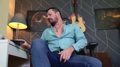 Aaron online show from December 2025 07:03:01 AM