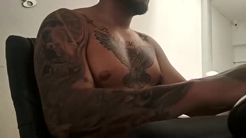 Snapshot of aaronhunter__ chatting on January 2025 06:21:01 PM ig aaron hunter123 online show from January 2025 06:21:01 PM