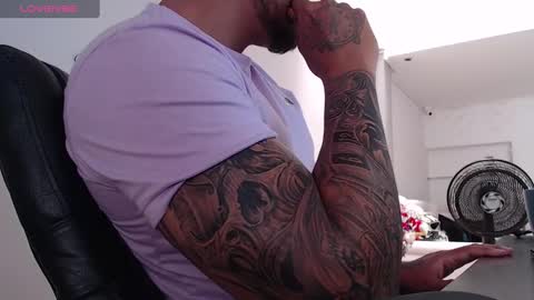 Snapshot of aaronhunter__ chatting on February 2025 05:19:02 PM ig aaron hunter123 online show from February 2025 05:19:02 PM