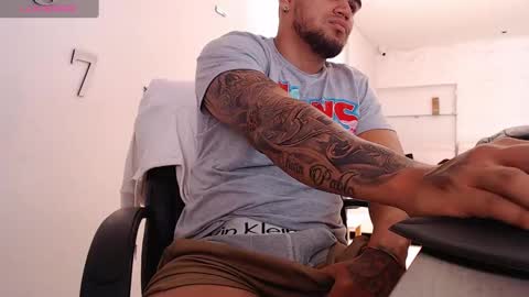 Snapshot of aaronhunter__ chatting on March 2025 05:11:02 PM ig aaron hunter123 online show from March 2025 05:11:02 PM