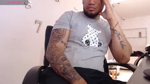 Snapshot of aaronhunter__ chatting on March 2025 01:51:01 PM ig aaron hunter123 online show from March 2025 01:51:01 PM