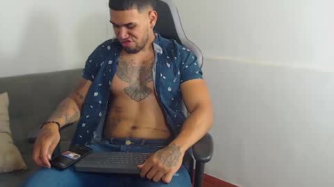 Snapshot of aaronhunter__ chatting on October 2025 04:04:02 PM ig aaron hunter123 online show from October 2025 04:04:02 PM