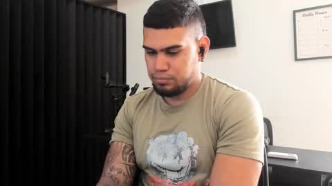 Snapshot of aaronhunter__ chatting on February 2026 02:14:01 PM ig aaron hunter123 online show from February 2026 02:14:01 PM