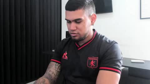 Snapshot of aaronhunter__ chatting on February 2026 02:13:01 PM ig aaron hunter123 online show from February 2026 02:13:01 PM