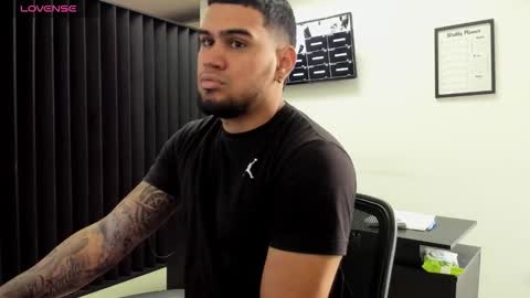 Snapshot of aaronhunter__ chatting on March 2026 06:37:01 PM ig aaron hunter123 online show from March 2026 06:37:01 PM