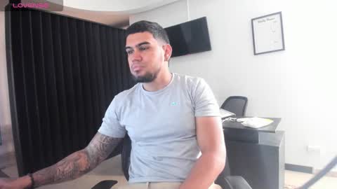 Snapshot of aaronhunter__ chatting on March 2026 01:04:02 PM ig aaron hunter123 online show from March 2026 01:04:02 PM