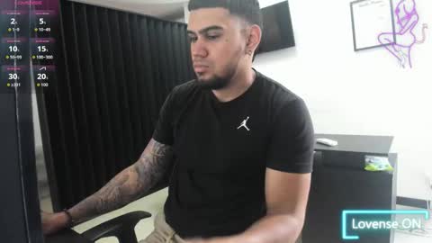 Snapshot of aaronhunter__ chatting on March 2026 05:18:02 PM ig aaron hunter123 online show from March 2026 05:18:02 PM