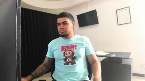 Snapshot of aaronhunter__ chatting on March 2026 04:18:01 PM ig aaron hunter123 online show from March 2026 04:18:01 PM