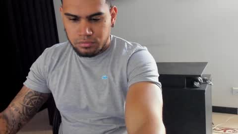 Snapshot of aaronhunter__ chatting on April 2026 12:57:02 PM ig aaron hunter123 online show from April 2026 12:57:02 PM