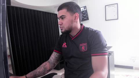 Snapshot of aaronhunter__ chatting on April 2026 01:44:02 PM ig aaron hunter123 online show from April 2026 01:44:02 PM