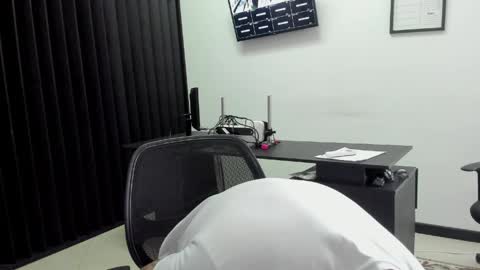 Snapshot of aaronhunter__ chatting on April 2026 05:02:01 PM ig aaron hunter123 online show from April 2026 05:02:01 PM