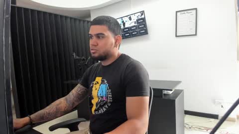 Snapshot of aaronhunter__ chatting on April 2026 03:28:01 PM ig aaron hunter123 online show from April 2026 03:28:01 PM