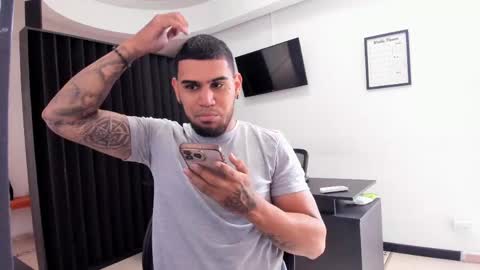 Snapshot of aaronhunter__ chatting on April 2026 04:57:02 PM ig aaron hunter123 online show from April 2026 04:57:02 PM