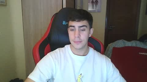 Snapshot of aaronlavine chatting on December 2024 05:11:02 PM aaronlavine online show from December 2024 05:11:02 PM