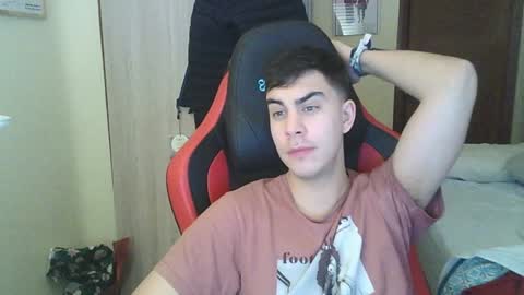 Snapshot of aaronlavine chatting on December 2024 09:26:02 PM aaronlavine online show from December 2024 09:26:02 PM