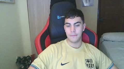 Snapshot of aaronlavine chatting on December 2024 05:35:02 PM aaronlavine online show from December 2024 05:35:02 PM