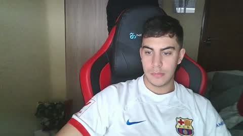 Snapshot of aaronlavine chatting on December 2024 03:24:02 PM aaronlavine online show from December 2024 03:24:02 PM