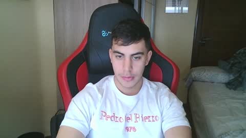 Snapshot of aaronlavine chatting on February 2025 02:15:02 PM aaronlavine online show from February 2025 02:15:02 PM