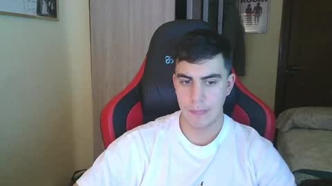 Snapshot of aaronlavine chatting on February 2025 05:30:02 PM aaronlavine online show from February 2025 05:30:02 PM