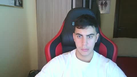 Snapshot of aaronlavine chatting on February 2025 04:46:01 PM aaronlavine online show from February 2025 04:46:01 PM