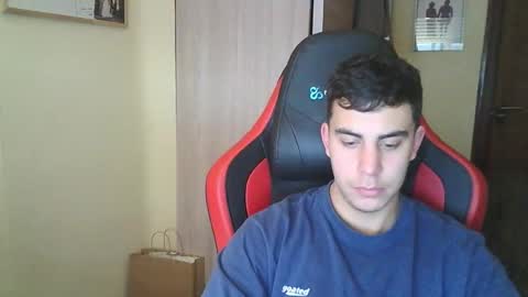 Snapshot of aaronlavine chatting on February 2025 04:37:01 PM aaronlavine online show from February 2025 04:37:01 PM