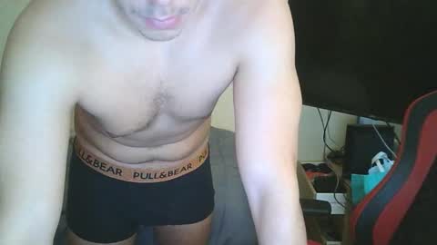 Snapshot of aaronlavine chatting on November 2025 03:56:02 PM aaronlavine online show from November 2025 03:56:02 PM