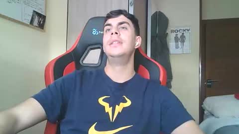 Snapshot of aaronlavine chatting on April 2026 03:04:01 PM aaronlavine online show from April 2026 03:04:01 PM