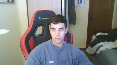 Snapshot of aaronlavine chatting on April 2026 05:48:01 PM aaronlavine online show from April 2026 05:48:01 PM