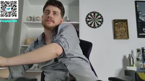 Aaron  online show from October 2025 09:26:02 PM