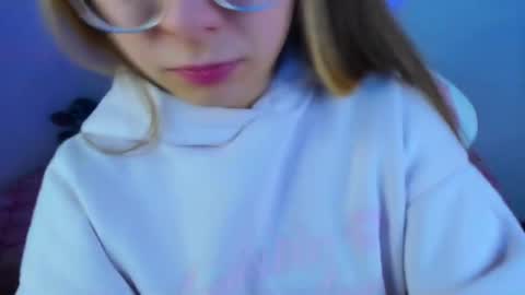 Snapshot of abbie_senjen chatting on April 2026 04:01:01 AM April online show from April 2026 04:01:01 AM