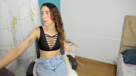 Snapshot of abbyhowlland chatting on May 2026 11:36:01 PM sara online show from May 2026 11:36:01 PM