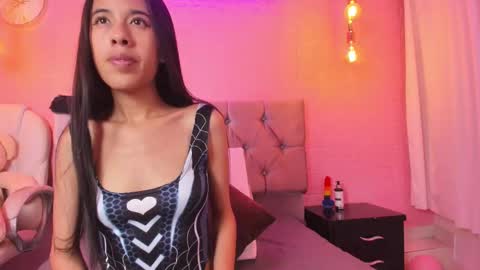 Naomy king  online show from October 2025 09:55:01 PM