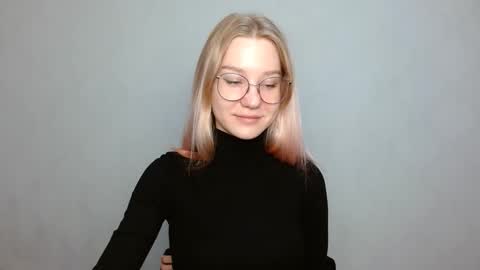 Snapshot of abbymoore__ chatting on January 2025 09:07:01 AM Abby Lovense is active online show from January 2025 09:07:01 AM