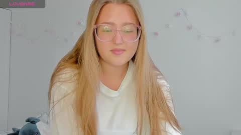 Snapshot of abbywyte chatting on September 2025 01:45:01 PM Abby Stream at Sat Sun Mon Fri online show from September 2025 01:45:01 PM