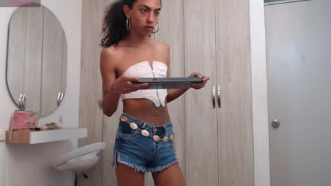 Snapshot of abigail_f00x chatting on March 2026 01:11:02 PM Abigail online show from March 2026 01:11:02 PM