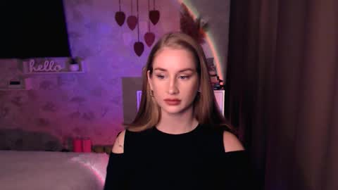 Anna online show from November 2025 04:39:01 PM