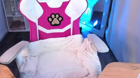 Snapshot of aboutlily chatting on April 2026 05:37:01 PM Lily online show from April 2026 05:37:01 PM