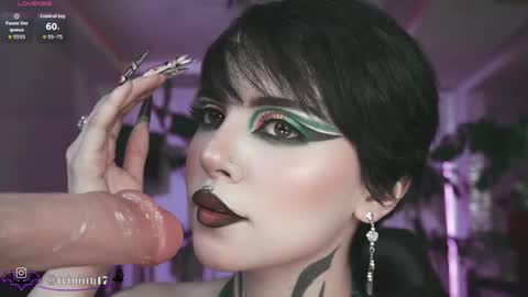 Snapshot of abril__colen chatting on March 2026 02:10:01 PM April online show from March 2026 02:10:01 PM