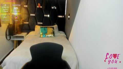 Abril Fox online show from April 2026 08:17:01 PM