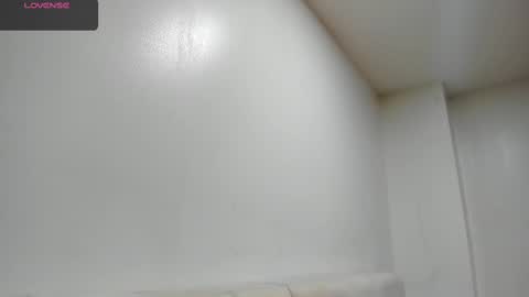 Snapshot of abrilsonne chatting on March 2025 08:27:01 PM AbrilSonne online show from March 2025 08:27:01 PM