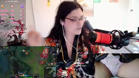 Snapshot of achubbygummy chatting on April 2026 10:18:02 PM AChubbyGummy online show from April 2026 10:18:02 PM