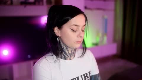 acid_pie online show from November 2025 07:38:01 PM