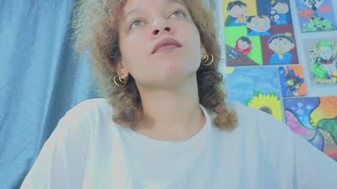 Snapshot of ada_gales_ chatting on April 2026 02:44:01 AM Isa online show from April 2026 02:44:01 AM