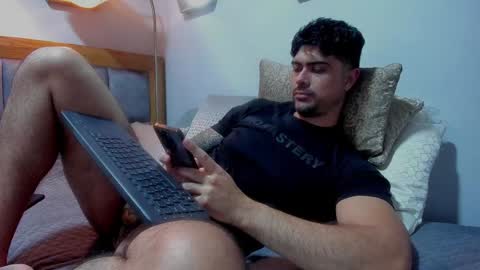 Snapshot of adam_clarke chatting on January 2025 01:17:01 PM adam clarke online show from January 2025 01:17:01 PM