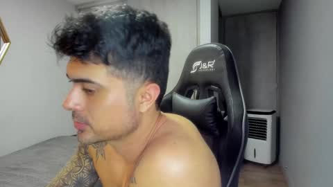 Snapshot of adam_clarke chatting on January 2025 07:06:02 AM adam clarke online show from January 2025 07:06:02 AM