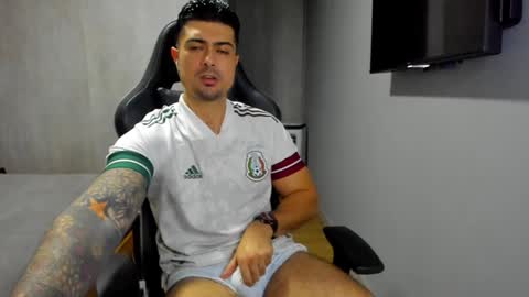 Snapshot of adam_clarke chatting on February 2025 06:12:01 AM adam clarke online show from February 2025 06:12:01 AM