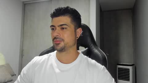 Snapshot of adam_clarke chatting on March 2025 02:57:02 AM adam clarke online show from March 2025 02:57:02 AM