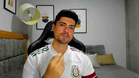 Snapshot of adam_clarke chatting on November 2025 04:34:02 AM adam clarke online show from November 2025 04:34:02 AM